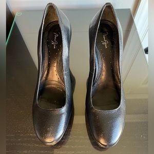 Max Azria black embossed platform pump